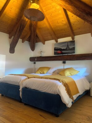 3 habitaciones, tabla de planchar con plancha, wifi y ropa de cama