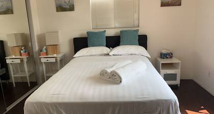 Charming private bedroom in amazing Alhambra with WiFi, AC