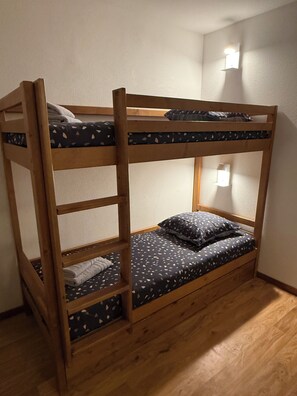 2 bedrooms