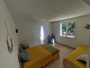 1 bedroom, bed sheets