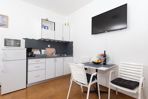 Apartment, Balkon, Meerblick | Eigene Küche