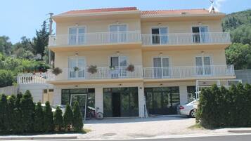 Fachada da propriedade