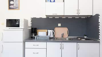 Apartment, Balcony, Sea View | Private kitchen | Fridge, microwave, stovetop, electric kettle