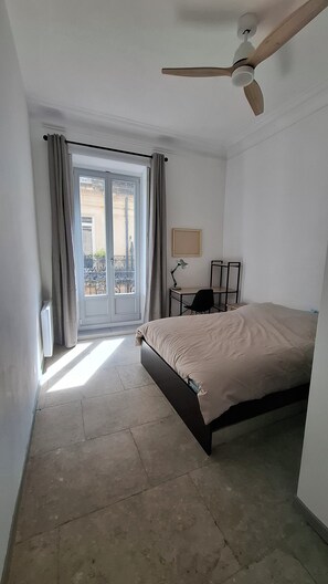 3 chambres, fer et planche à repasser, Wi-Fi, draps fournis