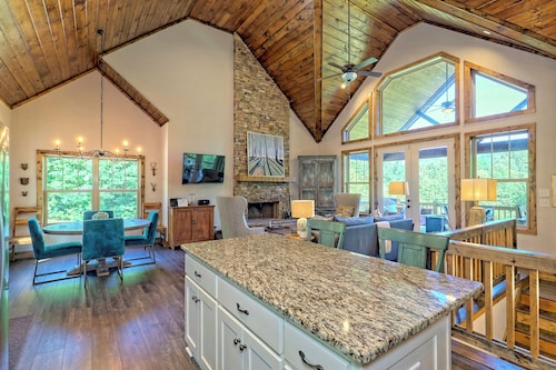 Lake Burton Retreat - Relax to Our Mtn Escape on 3 Acres. Pet Friendly! 