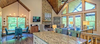 Lake Burton Retreat - Relax to Our Mtn Escape on 3 Acres. Pet Friendly! 