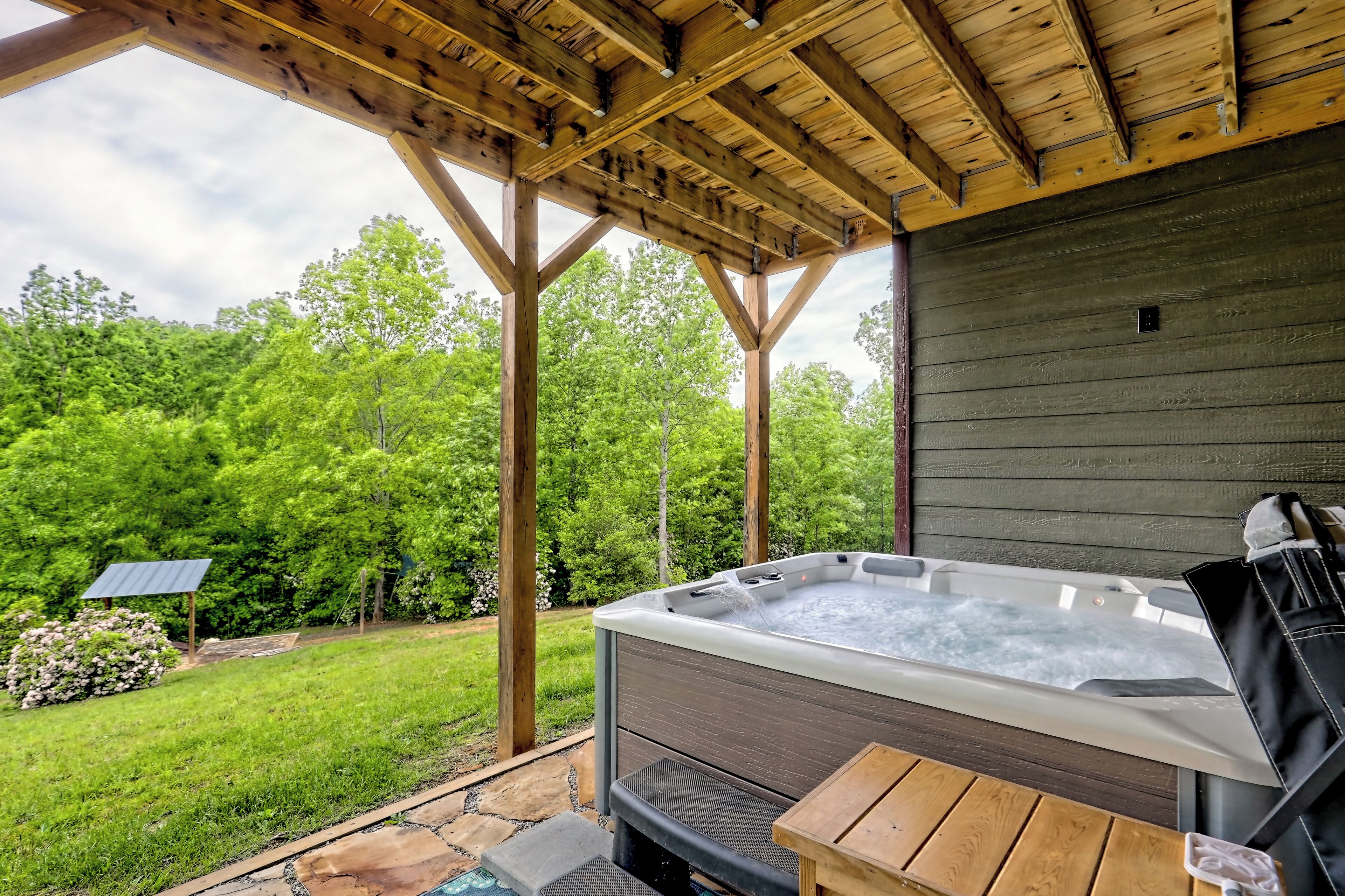 Outdoor spa tub