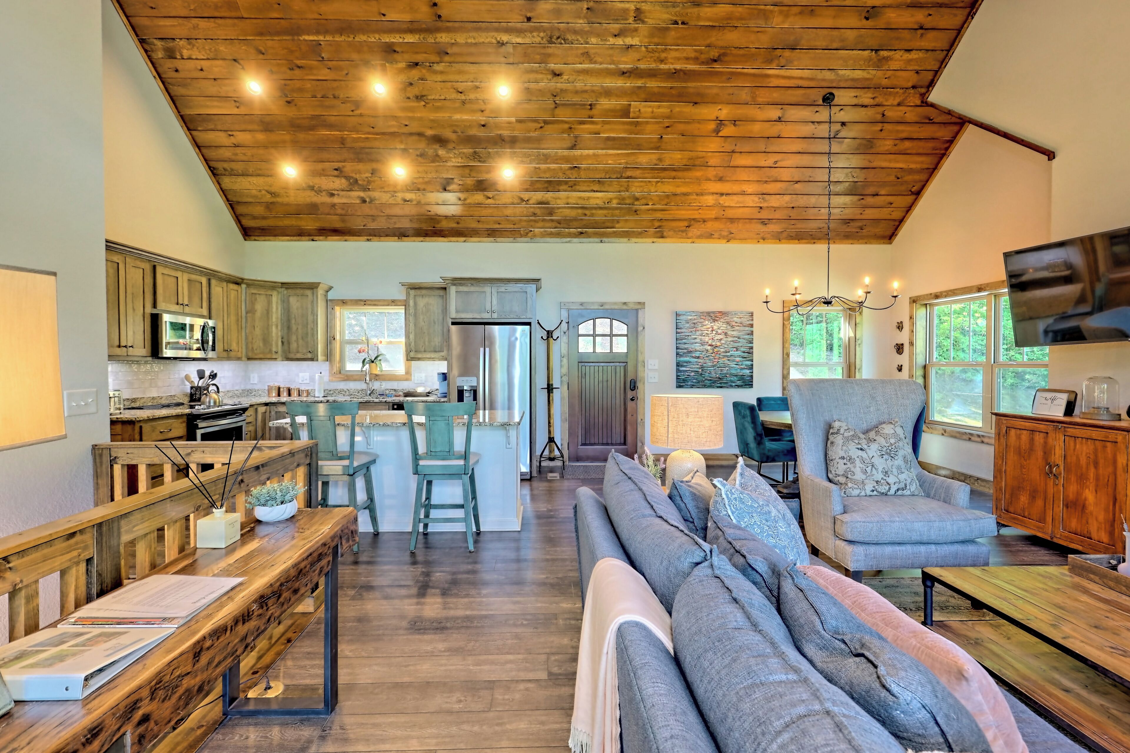 Smart TV, fireplace, video games, table tennis