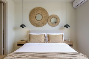 4 bedrooms, desk, iron/ironing board, travel cot