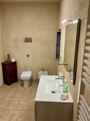 Shower, hair dryer, bidet, towels - Dream in Franciacorta (Fornaci-quattrovie)