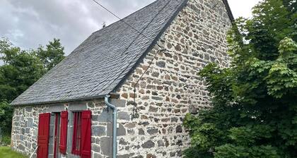 In Volcanoes National Park. Ideal for families with children. Sleeps 11