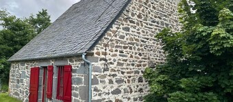 In Volcanoes National Park. Ideal for families with children. Sleeps 11