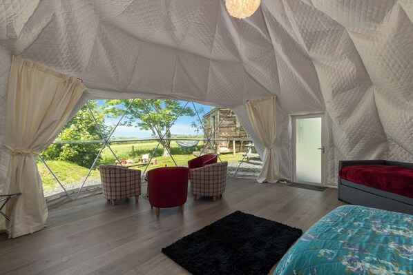 1 bedroom, WiFi - Spacious Domes nestled in the heart of North Pembrokeshire. Glamping at its best (Fishguard)