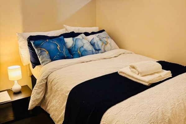 1 bedroom, iron/ironing board, WiFi, bed sheets - Stylish Studio |Ps5| Fast Wi-Fi| Smart Tv| Gym Gear| Birmingham City Centre (Birmingham)