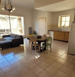 Interior - SPACIOUS GITE WITH GARAGE (Talairan)