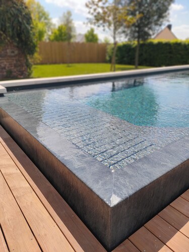 Very large character house in the center of town with swimming pool, large enclosed grounds