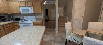 King Suite, Fast Wi-Fi, Great for Long Stays, Pool, Near GSO Colleges & Coliseum