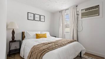 1 bedroom, iron/ironing board, free WiFi