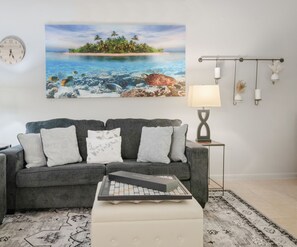 Smart TV, foosball, books, stereo - Heated Pool Playful Turtle! 10 min. to beach! Pet Friendly!Lots of Activities (Palm Coast)