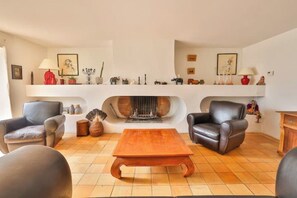 Interior - Le Petit Breuil near Saintes (Les Essards)