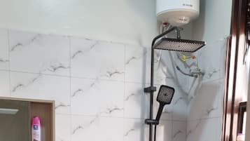 Handtücher, Seife, Toilettenpapier