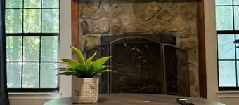 Senoia: Cozy Home Away From Home-Pet Friendly