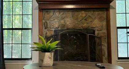 Senoia: Cozy Home Away From Home-Pet Friendly