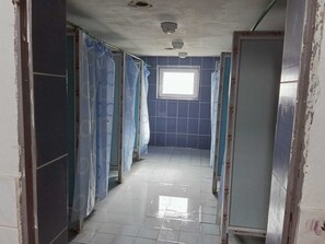 Bathroom - Ayyıldız Hostel (Belgrade)