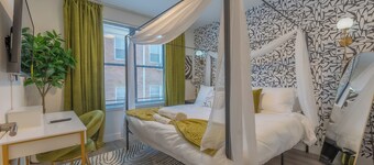 Opulence n Olive ~ 4bath, 10 beds+Park 2 cars FREE