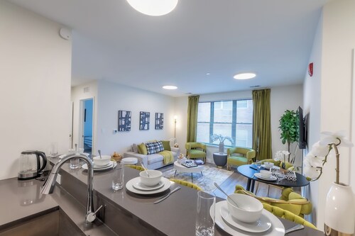 Opulence n Olive ~ 4bath, 10 beds+Park 2 cars FREE ✨10% OFF 7 days +