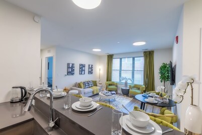 Opulence n Olive ~ 4bath, 10 beds+Park 2 cars FREE ✨10% OFF 7 days +