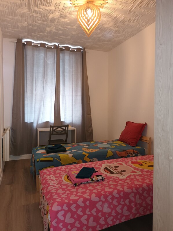 2 bedrooms, desk, iron/ironing board, travel crib
