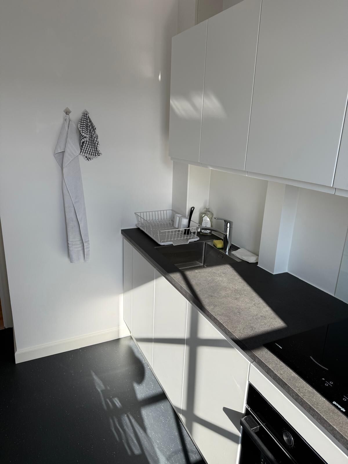 Køleskab, ovn, kogeplade, opvaskemaskine