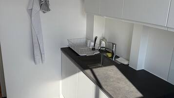 Køleskab, ovn, kogeplade, opvaskemaskine