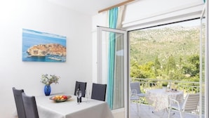 Dining - Charming 2-bedroom apartment with AC, WiFi in lovely Zaton (Zaton)