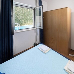 2 bedrooms, WiFi, bed sheets