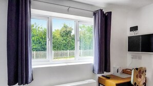 A small room with a window, a radiator, a desk, and a chair. - 1 bedroom accommodation in Walcott (Walcott)