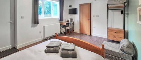 1 habitación y ropa de cama