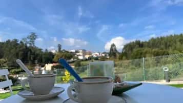 Rumah | Tempat makan outdoor