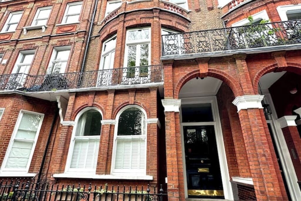 تفاصيل الفندق من الخارج