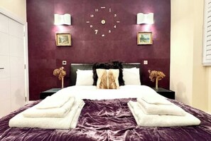 2 chambres, coffres-forts dans les chambres, bureau