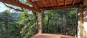 Sérénité totale et moments de bonheur intime dans la nature de Méditerranée