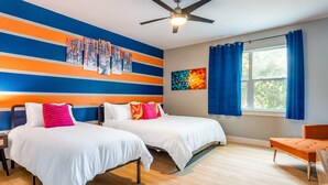 4 bedrooms, iron/ironing board, WiFi (free) - Upstay Entertainment Hub Games & Firepit (Austin)