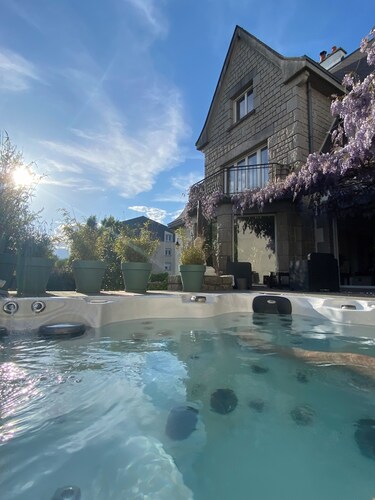 Villa Medena - All-comfort stay + jacuzzi - Rated 3*.