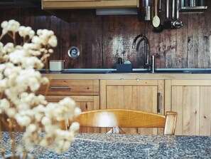 Fridge, microwave, oven, coffee/tea maker