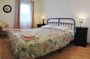 2 bedrooms, iron/ironing board, WiFi, bed sheets