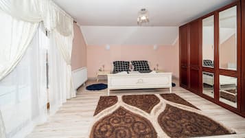 3 quartos, ferros/tábuas de passar roupa, Wi-Fi, roupa de cama