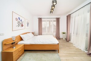 3 chambres, fer et planche à repasser, Wi-Fi, draps fournis