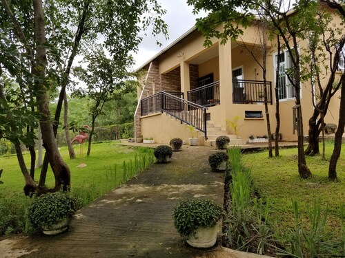2BR HOME Wifi + Parking
Homz Cottage - Chipata. Zambia