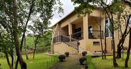 2BR HOME Wifi + Parking
Homz Cottage - Chipata. Zambia
